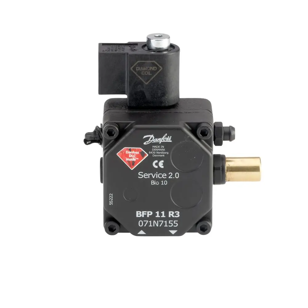 Ölpumpe von Danfoss mit Magnetventil, mehrseitiger Anschluss, hergestellt in Dänemark. Kompakte Bauweise, geeignet für Heizsysteme.